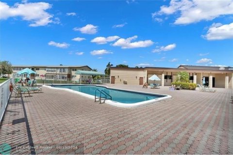 Condo in Margate, Florida, 2 bedrooms  № 1071240 - photo 1