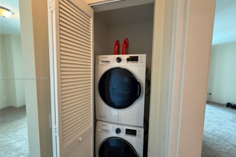 Copropriété à louer à Miami, Floride: 1 chambre, 68.1 m2 № 1962550 - photo 17