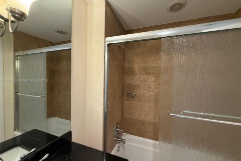 Copropriété à louer à Miami, Floride: 1 chambre, 68.1 m2 № 1962550 - photo 15