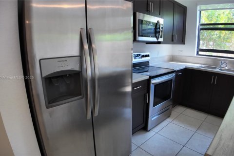 Villa ou maison à vendre à Miami, Floride: 3 chambres, 122.63 m2 № 1922201 - photo 17