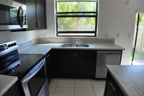 Villa ou maison à vendre à Miami, Floride: 3 chambres, 122.63 m2 № 1922201 - photo 6