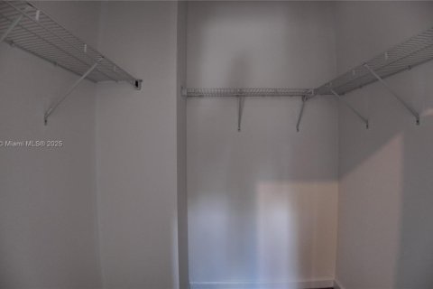 Villa ou maison à vendre à Miami, Floride: 3 chambres, 122.63 m2 № 1922201 - photo 29