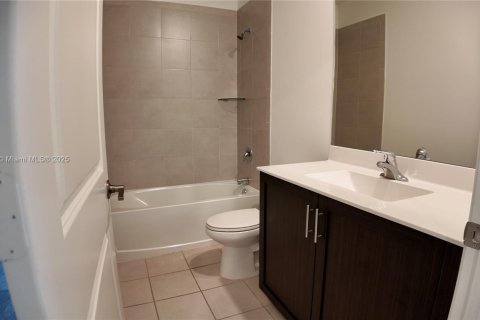 Villa ou maison à vendre à Miami, Floride: 3 chambres, 122.63 m2 № 1922201 - photo 9