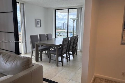 Condominio en alquiler en Aventura, Florida, 2 dormitorios, 120.96 m2 № 1950085 - foto 16