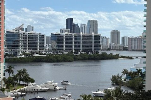 Condominio en alquiler en Aventura, Florida, 2 dormitorios, 120.96 m2 № 1950085 - foto 1