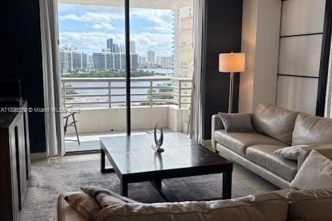Condominio en alquiler en Aventura, Florida, 2 dormitorios, 120.96 m2 № 1950085 - foto 12