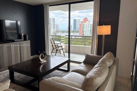 Condominio en alquiler en Aventura, Florida, 2 dormitorios, 120.96 m2 № 1950085 - foto 10