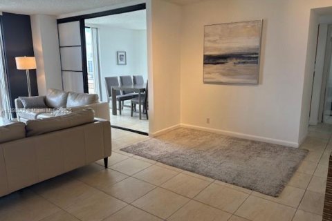 Condominio en alquiler en Aventura, Florida, 2 dormitorios, 120.96 m2 № 1950085 - foto 13