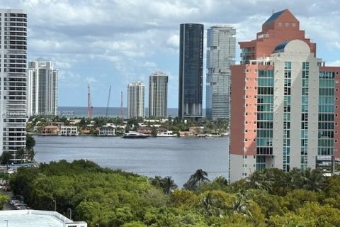 Condominio en alquiler en Aventura, Florida, 2 dormitorios, 120.96 m2 № 1950085 - foto 3