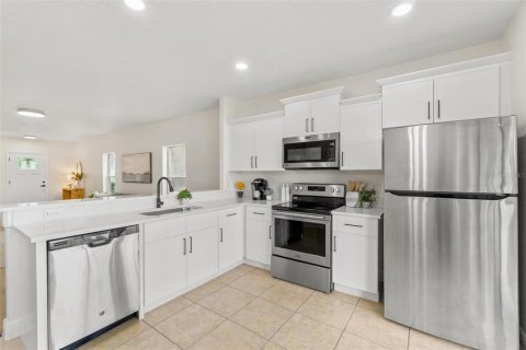 House in Ruskin, Florida 5 bedrooms, 202.53 sq.m. № 1815844 - photo 5
