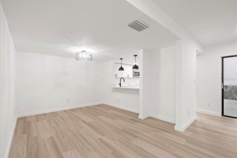 Copropriété à vendre à Tampa, Floride: 2 chambres, 110.65 m2 № 1905169 - photo 6