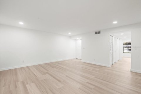 Copropriété à vendre à Tampa, Floride: 2 chambres, 110.65 m2 № 1905169 - photo 7