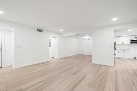 Copropriété à vendre à Tampa, Floride: 2 chambres, 110.65 m2 № 1905169 - photo 8