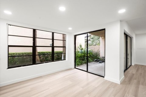 Copropriété à vendre à Tampa, Floride: 2 chambres, 110.65 m2 № 1905169 - photo 10