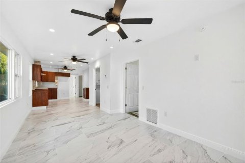 House in Ocala, Florida 3 bedrooms, 85.84 sq.m. № 2227068 - photo 6