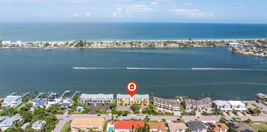 Condominio en Tierra Verde, Florida, 2 dormitorios  № 1838825