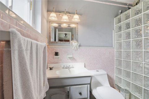 House in Oakland Park, Florida 3 bedrooms, 124.21 sq.m. № 1988107 - photo 20