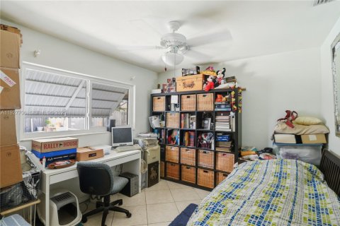 House in Oakland Park, Florida 3 bedrooms, 124.21 sq.m. № 1988107 - photo 25