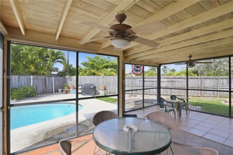 House in Oakland Park, Florida 3 bedrooms, 124.21 sq.m. № 1988107 - photo 28