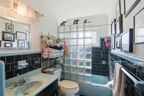 House in Oakland Park, Florida 3 bedrooms, 124.21 sq.m. № 1988107 - photo 24