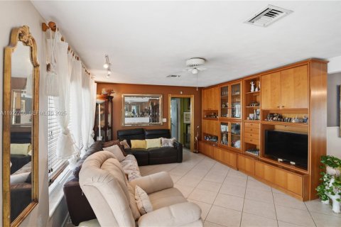 House in Oakland Park, Florida 3 bedrooms, 124.21 sq.m. № 1988107 - photo 8