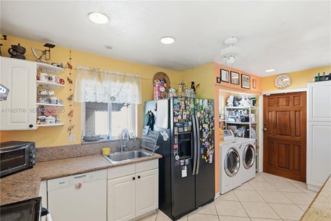 House in Oakland Park, Florida 3 bedrooms, 124.21 sq.m. № 1988107 - photo 14