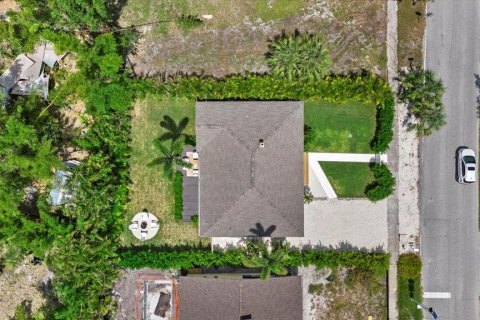 House in Sarasota, Florida 3 bedrooms, 120.77 sq.m. № 1792685 - photo 27