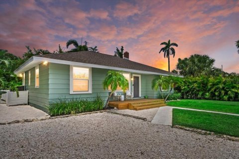 House in Sarasota, Florida 3 bedrooms, 120.77 sq.m. № 1792685 - photo 1