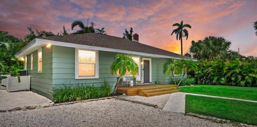 House in Sarasota, Florida 3 bedrooms, 120.77 sq.m. № 1792685