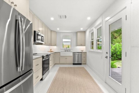 House in Sarasota, Florida 3 bedrooms, 120.77 sq.m. № 1792685 - photo 10