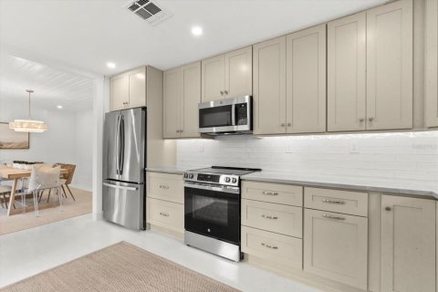 House in Sarasota, Florida 3 bedrooms, 120.77 sq.m. № 1792685 - photo 9