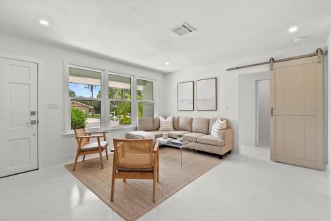 House in Sarasota, Florida 3 bedrooms, 120.77 sq.m. № 1792685 - photo 6