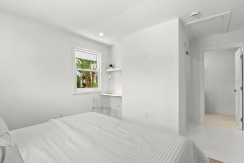 House in Sarasota, Florida 3 bedrooms, 120.77 sq.m. № 1792685 - photo 13