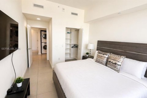 Condo in Doral, Florida, 1 bedroom № 2181777 - photo 8
