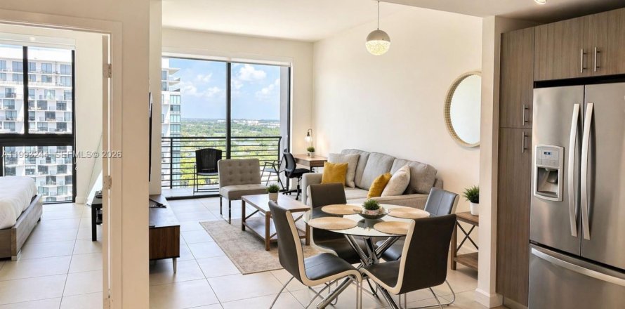 Condo in Doral, Florida, 1 bedroom № 2181777