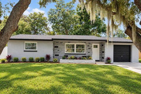 House in New Port Richey, Florida 3 bedrooms, 119.84 sq.m. № 2369209