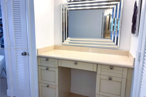 Copropriété à vendre à Hallandale Beach, Floride: 2 chambres, 111.48 m2 № 1999185 - photo 30