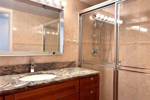 Copropriété à vendre à Hallandale Beach, Floride: 2 chambres, 111.48 m2 № 1999185 - photo 18