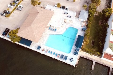 Copropriété à vendre à Hallandale Beach, Floride: 2 chambres, 111.48 m2 № 1999185 - photo 2
