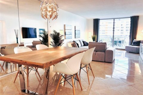 Copropriété à vendre à Hallandale Beach, Floride: 2 chambres, 111.48 m2 № 1999185 - photo 7