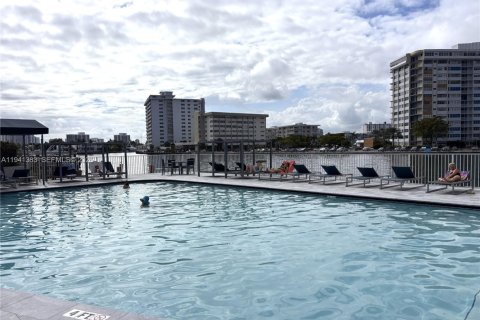 Copropriété à vendre à Hallandale Beach, Floride: 2 chambres, 111.48 m2 № 1999185 - photo 6