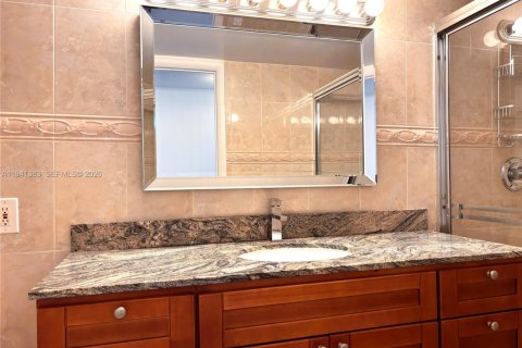 Copropriété à vendre à Hallandale Beach, Floride: 2 chambres, 111.48 m2 № 1999185 - photo 19