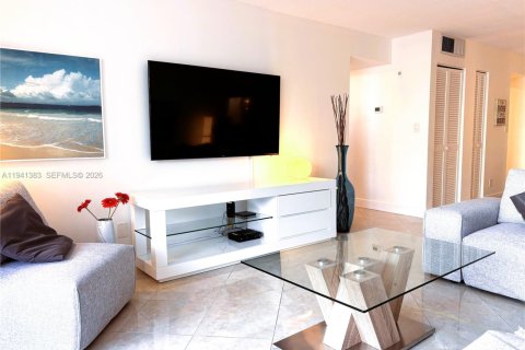 Copropriété à vendre à Hallandale Beach, Floride: 2 chambres, 111.48 m2 № 1999185 - photo 10