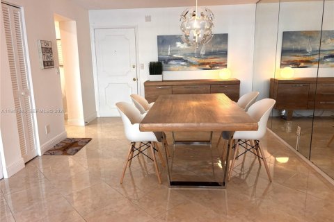 Copropriété à vendre à Hallandale Beach, Floride: 2 chambres, 111.48 m2 № 1999185 - photo 8