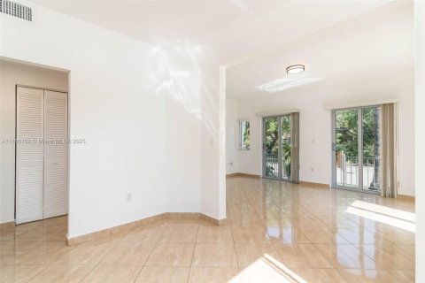 Снять в аренду виллу или дом в Майами, Флорида 48.31м2, № 1926381 - фото 1