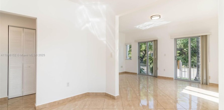 Студия в Майами, Флорида № 1926381