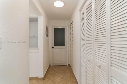 Снять в аренду виллу или дом в Майами, Флорида 48.31м2, № 1926381 - фото 14