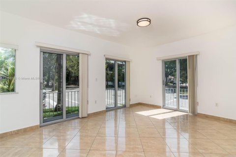 Снять в аренду виллу или дом в Майами, Флорида 48.31м2, № 1926381 - фото 7
