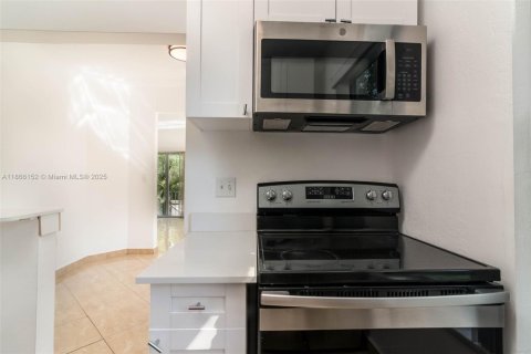 Снять в аренду виллу или дом в Майами, Флорида 48.31м2, № 1926381 - фото 10