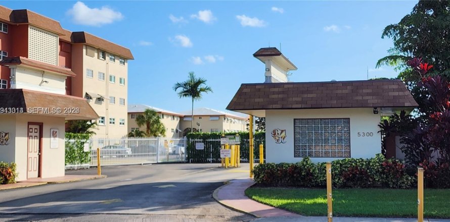 Кондоминиум с 1 спальней в Холливуд, Флорида № 1999307